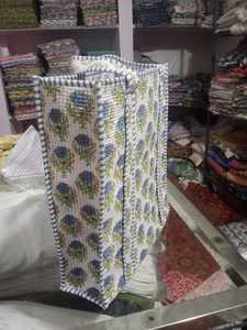 Sac fourre-tout d'hiver matelassé imprimé à la main en Inde, motif floral multicolore, deux bretelles, doublure, vente en gros - Product Image 2