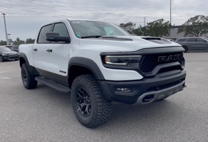 Camioneta TRX Diésel de Alto Rendimiento Usada 2024, Cabina Doble, Motor Turbo de 4.1-6L, Transmisión Automática, Asientos de Cuero, Panorámica - Product Image 5