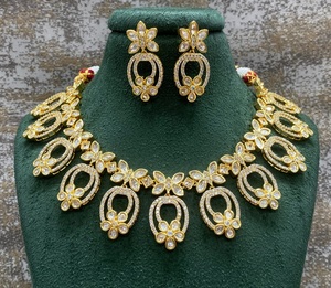 Collier et boucles d'oreilles de mariée Kundan en laiton antique ensemble étincelle de diamant américain pour la fête de mariage et les fiançailles d'anniversaire - Product Image 1