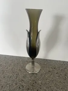 Jarrón de Metal Moderno Hecho a Mano con Diseño de Tulipán para Decoración de Mesa - Product Image 4