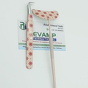 Pinzas para pestañas en forma de media luna de acero inoxidable a precio de fábrica Herramienta de belleza sostenible para extensiones de pestañas - Product Image 4