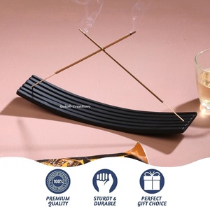 Plateau porte-bâton décoratif en bois noir courbé à la main pour l'aromathérapie et la méditation - Product Image 3