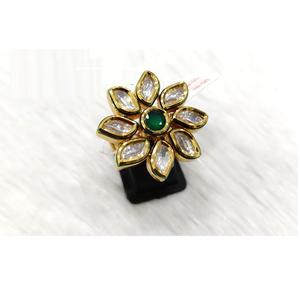Exquisito anillo Kundan hecho a mano para mujer para ocasiones nupciales y tradicionales disponible al mejor precio - Product Image 1