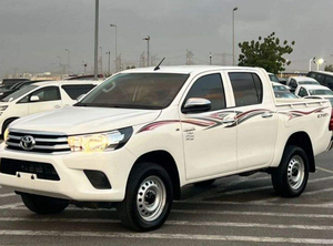 Utilisé pour Toyota Hilux GL2.7L V4_GCC-4x4AWD Pickup, peinture d'origine, transmission automatique, pneus R20, intérieur cuir foncé. - Product Image 5