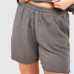 Conjunto corto de camiseta en blanco de 2 piezas de algodón 100% para mujer, conjunto cómodo de ropa de calle con logotipo bordado personalizado para mujer - Product Image 3