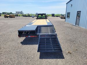 Remolque de plataforma baja con cuello de cisne Load Trails 2025 de 102 x 30 pies - Product Image 1