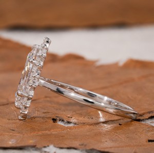 Bague de fiançailles plaquée or certifiée GIA, sertie d'un diamant de laboratoire taille marquise et rond, E VVS1, avec halo, pour mariage ou soirée - Product Image 4