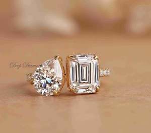 แหวนทอง14K Toi et Moi ที่มีเพชรใสตัดสีมรกตและลูกแพร์จากห้องทดลอง - Product Image 1