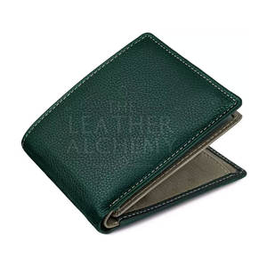 Portefeuille en cuir durable fabriqué avec un matériau doux de haute qualité offrant un espace de rangement sécurisé idéal pour un usage quotidien - Product Image 1