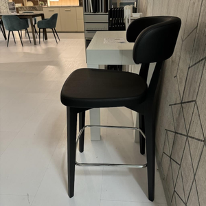 Tabouret fixe moderne avec structure en bois de hêtre massif et assise rembourrée en tissu. Écologique. Durable et élégant pour les comptoirs de cuisine - Product Image 4