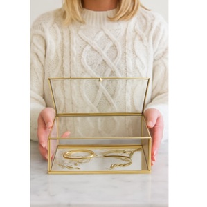Joyero cuadrado de cristal de color dorado elegante con diseño de lujo y funcionalidad para escaparate Clase de joyería fina - Product Image 1