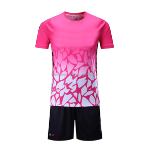 ชุดเสื้อฟุตบอลพิมพ์ลายสกรีนผ้าไหมแบบกำหนดเอง ชุดยูนิฟอร์มสโมสรฟุตบอล สำหรับทุกเพศ คุณภาพสูง ชุดกีฬาสำหรับผู้ใหญ่ - Product Image 1