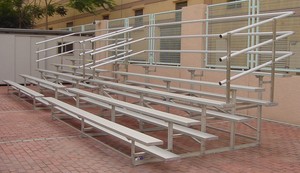 Proveedor Guangzhou Sgaier Blanqueador para exteriores Punta y rollo Blanqueador de aluminio Asiento Blanqueador de estructura metálica para campo de fútbol - Product Image 6