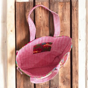 Sac fourre-tout vintage bohème matelassé fait main pour femme avec fermeture éclair - Rouge festif Prêt pour l'hiver et l'été Léger - Product Image 4