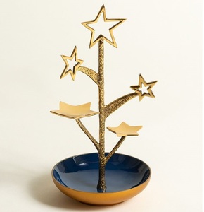 Porte-bijoux en fer forgé robuste avec une finition rustique parfaite pour les styles de décoration d'inspiration ferme ou vintage - Product Image 1