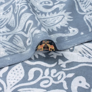 Derniers tissus vintage en coton Kashish imprimés à la main avec des motifs d'oiseaux et de fleurs, textiles botaniques vintage - Product Image 3