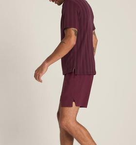 Uniforme de ropa deportiva de tenis informal ecológica de poliéster 100% para hombres y mujeres con nombre de equipo personalizado y logotipo en la parte delantera y pantalones cortos - Product Image 6