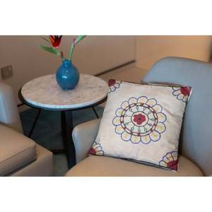 Housse de coussin de siège brodée à la main Suzani 45 x 45 cm, élégant accessoire de coussin - Product Image 5