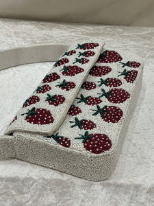 Sac à bandoulière à motif de fraises perlées, entièrement artisanal indien, pour femmes, sac à main de soirée de luxe fait à la main, pochette en perles - Product Image 2