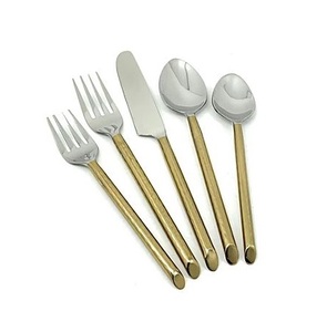 Meilleures ventes Ensemble de couverts au design moderne de luxe pour restaurant en vrac Ensemble de couverts en métal plaqué or - Product Image 6