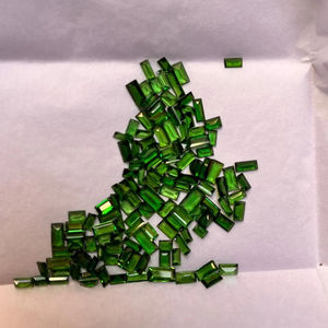 โกเมน tsworite ธรรมชาติทรงเหลี่ยมเพชรพลอยโกเมนสีเขียวตัดอัญมณีหลวมสำหรับทำเครื่องประดับ - Product Image 1