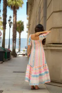 Robe longue en V tissée à la main Robe longue d'été un mélange parfait d'artisanat indien, de tradition et de confort aéré - Product Image 4