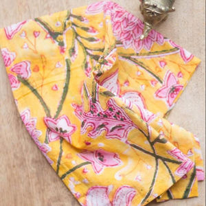 Serviettes en coton bio rectangulaires faites à la main en Inde, imprimées de motifs floraux, pour la décoration de la maison et les tables de repas, vente en gros - Product Image 1