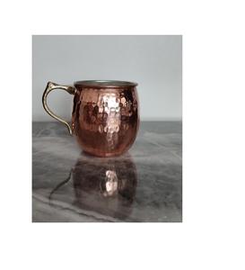 Taza de cobre martillado con agarre cómodo y base estable diseñada para la práctica y presentación de la mixología - Product Image 2