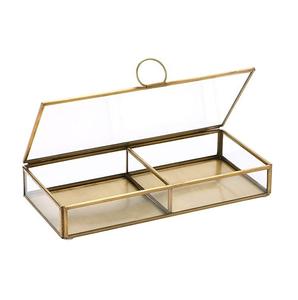 Boîte à bijoux élégante en métal et en verre conçue pour compléter la décoration moderne de la maison et les présentoirs à bijoux - Product Image 3