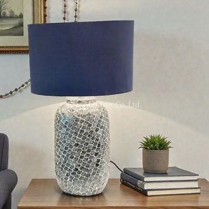 Lámpara de Mesa de Nácar, Iluminación Artesanal con Incrustaciones de Concha para Hogar Moderno - Product Image 1