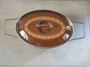 Cacerola de Metal Marrón de Estilo Tradicional con Tapa, Perfecta para Cenas Familiares, Recepciones, Fiestas, Catering y Uso Doméstico - Product Image 3