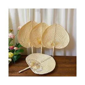 Bamboe Ambachten Traditionele Artikelen Decoratie Palmblad Fan Vietnam Fabriek Prijs Groothandel Leverancier Kleurrijke Bamboe Hout Fans