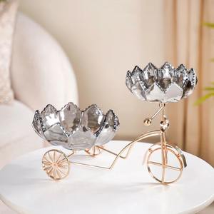 Bol décoratif en verre en forme de lune élégant, idéal pour le salon, le plateau de table, l'entrée et la décoration de fête, fabriqué à la main en Inde - Product Image 5