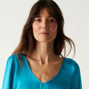 Elegante camisola de satén para mujer-Textura suave y brillante, ideal para capas o trajes casuales, viene en varios tonos - Product Image 6