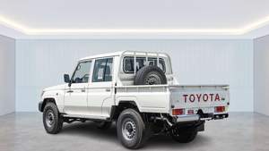 TOYOTA LAND CRUISER 79 2023 DOBLE CABINA PICKUP V8 4.5L MT - Product Image 6