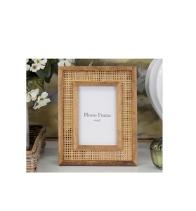 Cornice classica in legno che offre una simmetria senza tempo, portando calore nostalgico a spazi decorati con <span class=keywords><strong>vecchie</strong></span> <span class=keywords><strong>foto</strong></span> - Product Image 5