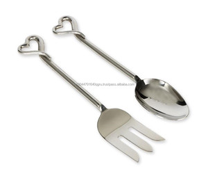 Ensemble de service à salade en métal en forme de coeur à bas prix avec une cuillère de service élégante à poignée argentée - Product Image 3