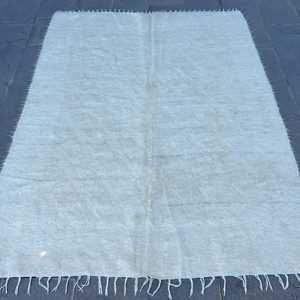 พรมคิลิมตุรกีขนาด 5.2x6.8 ฟุต พรมวินเทจ พรมขนสัตว์ลายดอกไม้สีขาว - Product Image 1