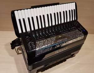 Acordeón de calidad FR-8X disponible para la venta - Product Image 1
