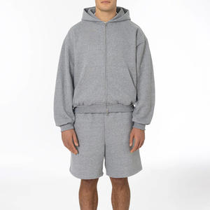 Conjunto de sudadera con capucha y pantalones cortos para hombre con logotipo personalizado elegante conjunto de dos piezas cómodo para uso diario gimnasio sesiones de entrenamiento de fitness - Product Image 1