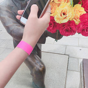 Bracelets de marque coréenne Tyvek pour bracelets de fête au néon Bracelets colorés Papier imperméable pour l'identification des brassards de club - Product Image 3