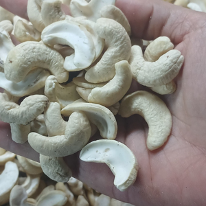 Fournisseur de confiance : Noix de cajou cassées Kaju Santigo, noix et grains WS LP SP, faible MOQ, emballage personnalisé - Product Image 1