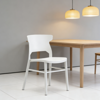 Chaise en plastique résistante à l'usure, durable, empilable, design moderne et simple, surface de siège confortable, dossier de haute qualité offrant un bon soutien.