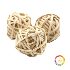 Bolas de ratán natural hechas a mano de Vietnam para decoración del hogar o juguetes para mascotas, tamaños y colores personalizados disponibles para pedidos al por mayor. - Product Image 1