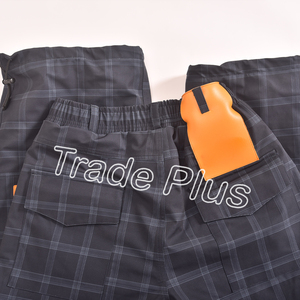 Pantalones de esquí holgados unisex, impermeables 10.000 mm, cortavientos, transpirables, talla grande, con estampado técnico y forro polar. - Product Image 4