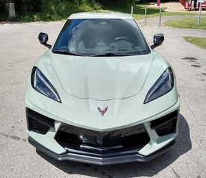 SUPER LIMPIO, CHEVROLET CORVETTE 2024, COUPÉ GRIS PLATEADO, LISTO PARA ENVIAR - Product Image 1