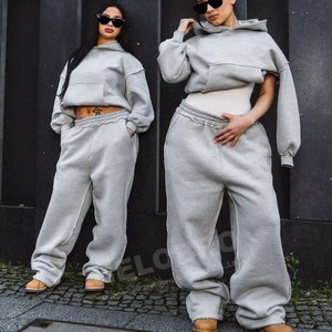 ชุดแทรคสูทสตรีทแวร์ผู้ชาย ทรงหลวมสบาย เสื้อฮู้ดดี้และกางเกงขายาว แฟชั่นสำหรับใส่ทุกวัน - Product Image 3