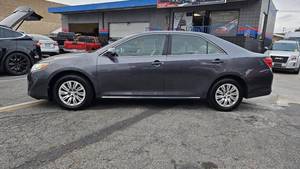 Soigneusement utilisé 2012 pour Camry L I4 Sièges en cuir automatiques R17 Pneus Caméra arrière - Product Image 6