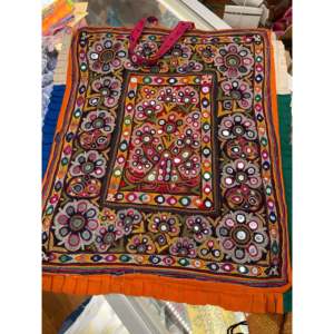 Bolso Kutch Theli de Estilo Étnico Etéreo con Diseño de Ángel Espejado - Product Image 3