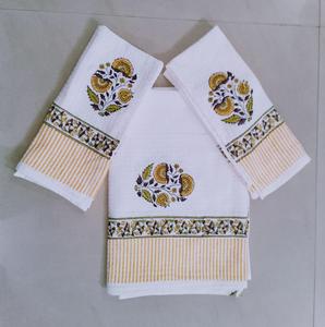 Jaipuri Artisanal Hand Block Ensemble de serviettes de bain imprimées en coton gaufré léger Design floral à séchage rapide doux pour la peau - Product Image 5